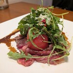 クラッカ イタリアン - 黒毛和牛の炙り焼きカルパッチョ