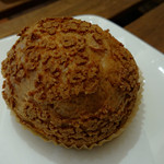 パティスリー ショコラトリー オーディネール - 注文してからクリームを詰めてもらえる、サクサクのシュークリーム230円