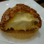 パティスリー ショコラトリー オーディネール - 分厚く香ばしいサクサクの皮に、ぽってりバニラビーンズ入りカスタード