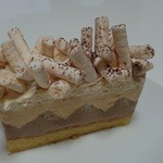 パティスリー ショコラトリー オーディネール - サクホロのメレンゲに、ラム酒・キャラメル・マロンムース、さつまいも生地のパタートドゥース480円