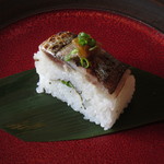 僧伽小野 一秀庵 - サービスで付けて頂いた「秋刀魚の押し寿司」