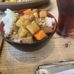 buffet garden veggie+ - カレーは，野菜主体ですが、スパイシーです。