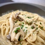 トラットリア アニモ - ◇パスタ（通常100ｇ）…いろいろキノコとポルチーニのクリーム