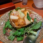 313056512 - 毛蟹と桃のサラダ