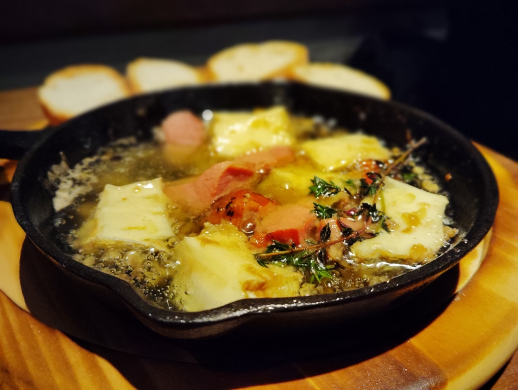 写真 : 湯島天神横ラクレットグリル チーズ料理＆スイスワインのお店