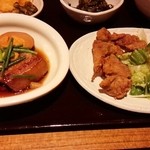 Katton Ryourishinjuku Inton - コンビランチ（豚角煮とからあげ）