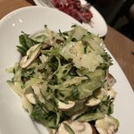 Bacco - マッシュルームとキュウイとキュウリのサラダ