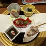 萬国屋 - ⒈食前酒～特選梅酒 ⒉前菜～季節の小鉢盛り合わせ ⒊吸物～冷製スープ
