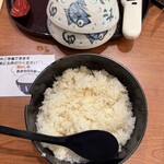 萬国屋 - 鯛めしはお櫃で～蓋を開けるとたっぷりの鯛めし