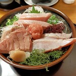 本家鮪屋 伊豆高原本店 - 連れが頼んだ、特選まぐろとろ炙りづくし丼　GOOD！