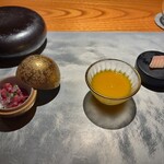 Metis 六本木 - 和牛のタルタル、メロンのガスパチョ、鰻の燻製の