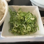 東龍軒 - 前回もらったサービス券で、ネギもろた