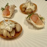 ル　ピニョン - 落花生のタルト、甘エビ米チップのせ