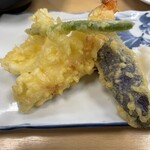 活魚料理 びんび家 - おまかせ定食の天ぷら