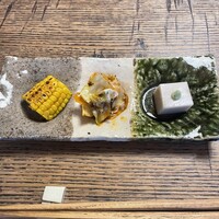 ごはんや 要兵衛 - コーン(カレー醤油)、チーズタッカルビ、ピーナッツ豆腐
