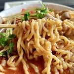 麺屋　たか - 平打ち中麺がスープに良く絡んで美味しい