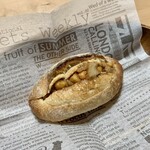 メゾン ムラタ - プチバゲット カフェクリーム キャラメリゼしたヘーゼルナッツ ¥250