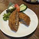 Okinawa cuisine Kachaashii Ikebukuro Ten - あぐー豚のメンチカツ