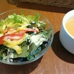 小岩井農場TOKYO  - オムライスに付属のサラダ＆スープ
