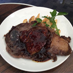 俺のフレンチ・イタリアン - 14.10.06mon
      牛サーロインのステーキフォアグラのせ¥1,580