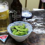 庚申酒場 - 今日は枝豆（３００円）とチーズ（１００円）