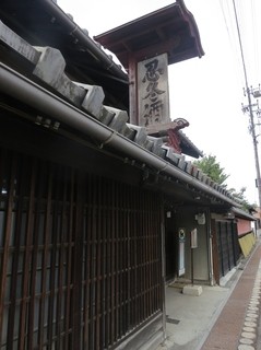Kojima Jouzou - 江戸後期の建築の小島醸造。国の登録文化財の指定。荵苳酒だけの作り1本の為軒先には杉玉は掛かっていません。