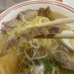 さといも - チャーシューは、外側がトロトロ。内側は歯応えはあるが味がしっかり染み込んでいる。この両方が楽しめるチャーシューへの満足度は高い