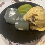 うを徳 - ラムレーズンのアイスクリーム、シャインマスカット、寒天
