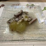 うを徳 - あおりいかと根室産鰯とピオーネのマリネ