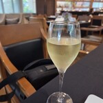 ラヴィス・ヴィラ・スイート - グラス白ワイン