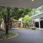 ラヴィス・ヴィラ・スイート - ロータリーに入ったところで、名前を呼ばれました♪