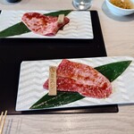 飛騨牛一頭家 馬喰一代 - ◯飛騨牛姿燒き 馬喰特選洗いだれ
前回の部位はクリだったけれど
今回はミスジとなる

薄切り大判で提供されているけれど
前回よりも少し小さめとはなっている
