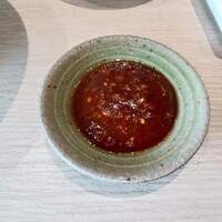 飛騨牛一頭家 馬喰一代 長良本家 - 野菜は品によって生や、軽く水煮され
                      シャキッと食感が心地良く
                      
                      このピリッとくる辛味噌ダレのお陰で
                      美味しく生野菜が食べられるなあ♪