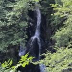 はやぶさ食堂 - 滝の全景