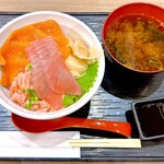 ヤマトサカナ - サーモンねぎとろ丼
まぐろ2貫トッピング
