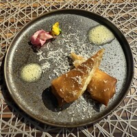 N43°シーフード ～鉄板焼きの店～ グリルドエイジ - 共働学舎のチーズ雪とイチジクの春巻き