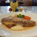 西洋肉料理 岡 - ハンバーグ自家製マヨネーズ和え　1,300円(税込)  ※横からも