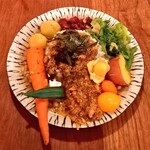 狛犬 hug me - メニューB「和出汁ぶっかけ豚キーマと、蒸し野菜」。