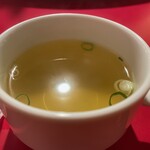 南海飯店 - 中華丼大盛のスープ