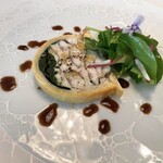 プレスキル - 前菜鮎とほうれん草を使ったパイ