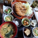 旬菜料理 山もも - 