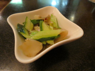 唐苑 - 麺＋小皿セット：上海焼そば、ザーサイと胡瓜の小鉢、焼き餃子3個5