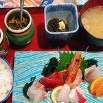 博多の屋台横丁 喜水丸 福岡空港店 - 刺身定食