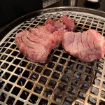 厚切り牛タン 焼肉 一心たん助 - 