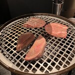 厚切り牛タン 焼肉 一心たん助 - 