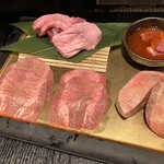 厚切り牛タン 焼肉 一心たん助 - 