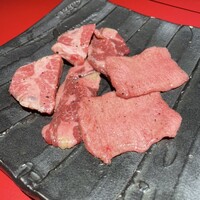 和牛とタン 焼肉 とみ 新橋本店 - 