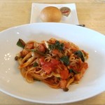 カフェ 茶華 - パスタランチ：厚切りパスタランチ：ベーコンと野菜のトマトソーススープ・サラダ・パン付き