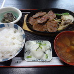 焼肉山道 - 鹿カットステーキ定食1300円