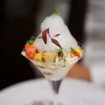 レストラン バカール - 冷製コンソメゼリーとカリフラワーのカクテル仕立て